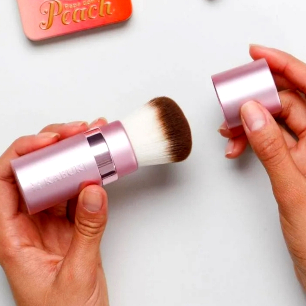 Too Faced Retractable Multi-Tasking Kabuki Brush BNIB - Picture 6 of 8